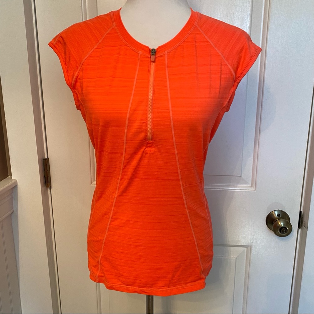 ATHLETA TOP ORANGE STRETCH SHORT SLEEVE SHOULDER COVERS 1/4 ZIP TEE SIZE M